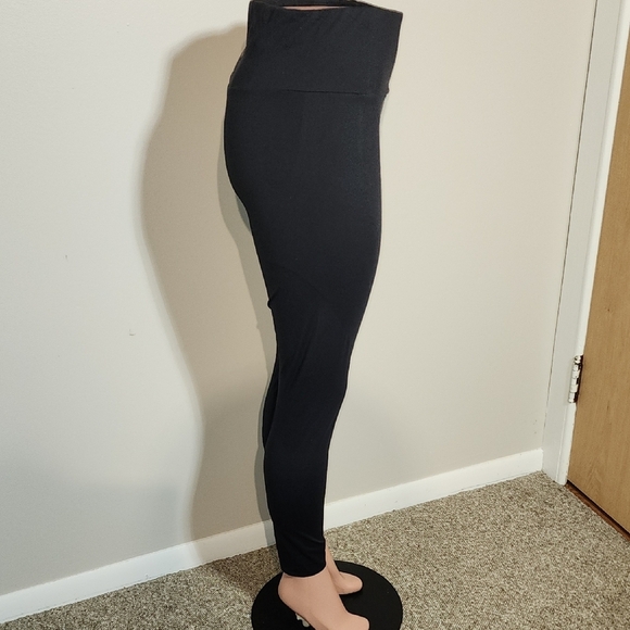 YITTY Black High-Waisted Leggings for Versatile Wear - Picture 4 of 10